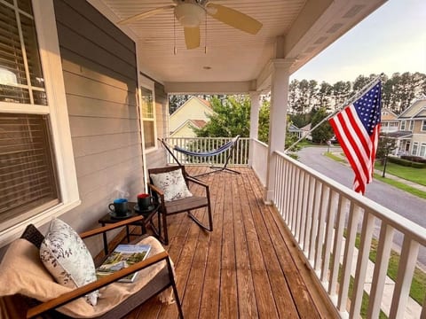 SAV Airport & Anchor Park ~ Fenced Yard and More!