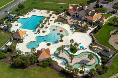 Fenced Yard, Pool, Lazy River ~ SAV Area Oasis!