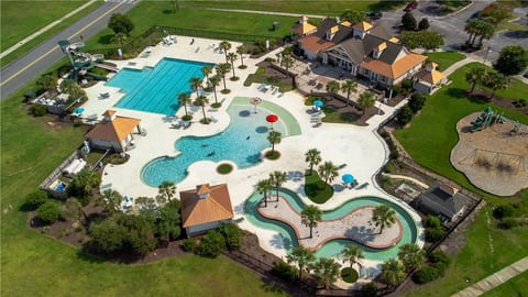 SAV Airport & Anchor Park ~ Fenced Yard and More!
