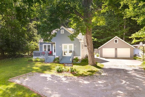 Charming Bungalow/ West bay views minutes to TC image 2