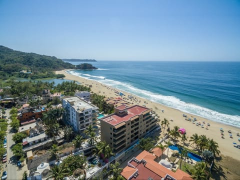 Open the doors each morning to enjoy spectacular sunrises and spend your evenings watching unforgettable sunsets paint the sky from the privacy of your room. Comfortable bedding, quality linens, ample closet space, and a serene coastal ambiance make this condo the perfect place to recharge after a day exploring San Pancho.