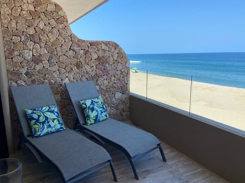 From here, you’re just moments away from swimming in the warm Pacific Ocean, long walks along the shoreline, beachcombing, surfing, or simply relaxing with a good book while listening to the waves.
