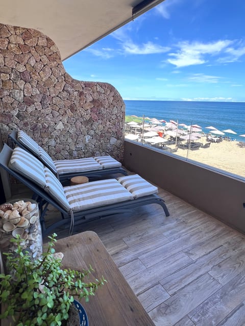 Step onto the large 2nd floor oceanfront balcony and watch for signs of dolphins, flying fish, rays and whales while you listen to the soothing ocean waves and watch surfers catch the beautiful waves!