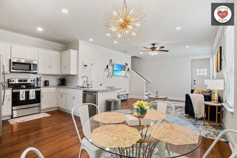 Modern San Antonio Home near SeaWorld & Lackland