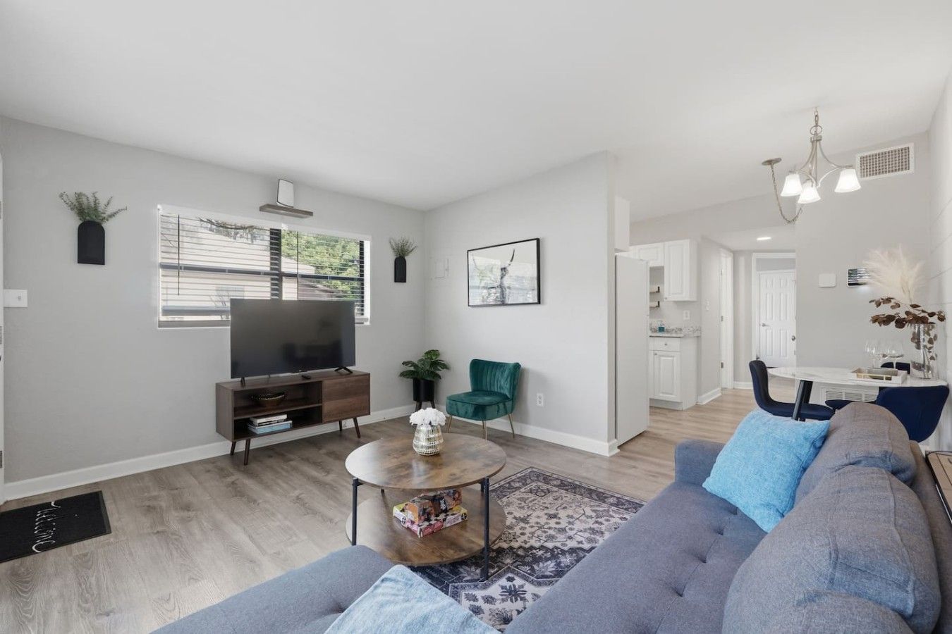 Modern Downtown 2BR-15mins to Disney & Universal