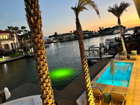 6 bedrooms, Pool! Prime Key Allegro Location! image 3