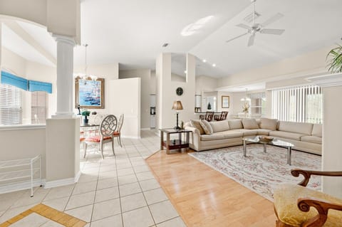 Quiet 3BD/2BA Home near Warm Mineral Springs Park image 5