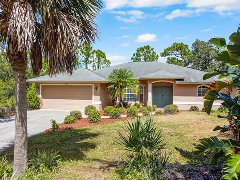 Quiet 3BD/2BA Home near Warm Mineral Springs Park image 2