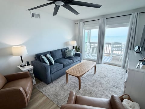 Queen size sofabed and 2 recliners!