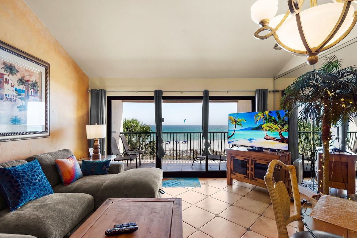 Direct gulf view, exceptional BEACH FRONT, quiet, small complex w/ pool