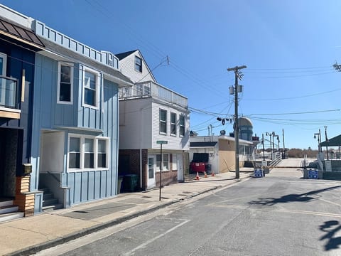 The closest Airbnb house to the beach and Boardwalk in Altantic City!