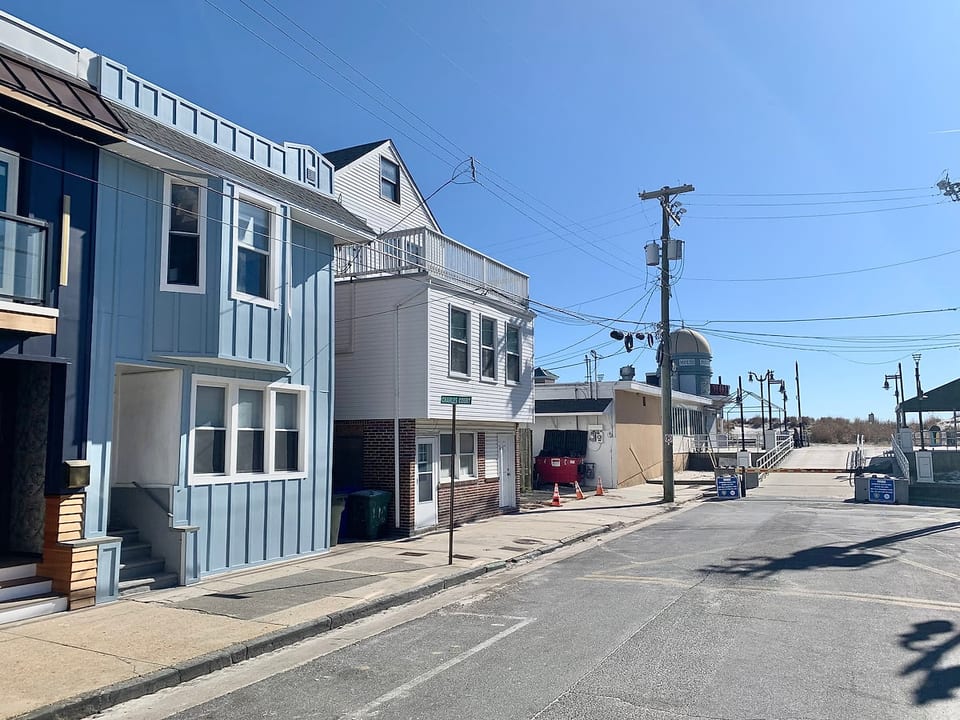 The closest Airbnb house to the beach and Boardwalk in Altantic City!