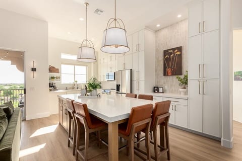 Eat In Kitchen