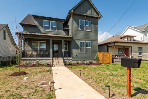 Spacious 4BR Group Retreat | Near Downtown & Germantown | Sleeps 10