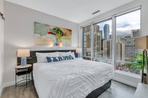 Chic & Modern King Bed with AC&WIFI&Paid Parking
