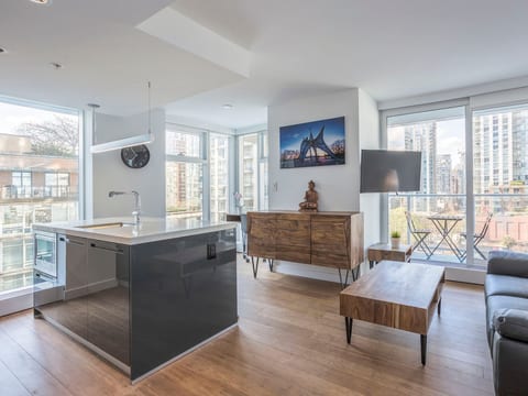 Luxury 2BR in Vancouver | Telus Garden