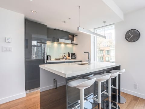 Luxury 2BR in Vancouver | Telus Garden