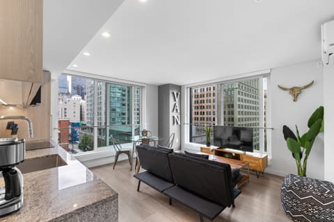 Modern 2BR in Vancouver | Richard & Pender