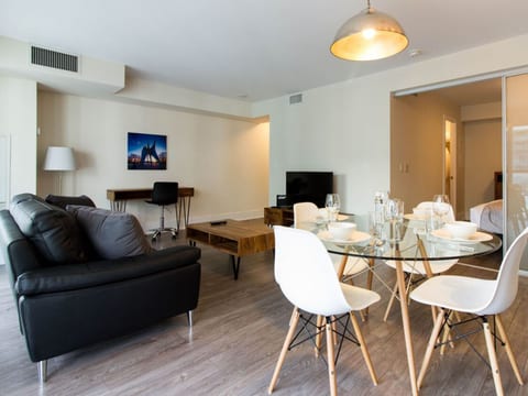 Furnished 1BR Executive Suite in Toront | 300Front