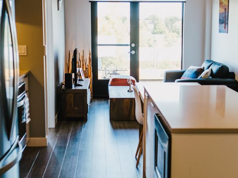 Furnished 1BR in Winnipeg | LXTX