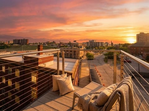 Downtown 1BR | Balcony + Gym + Prime Location