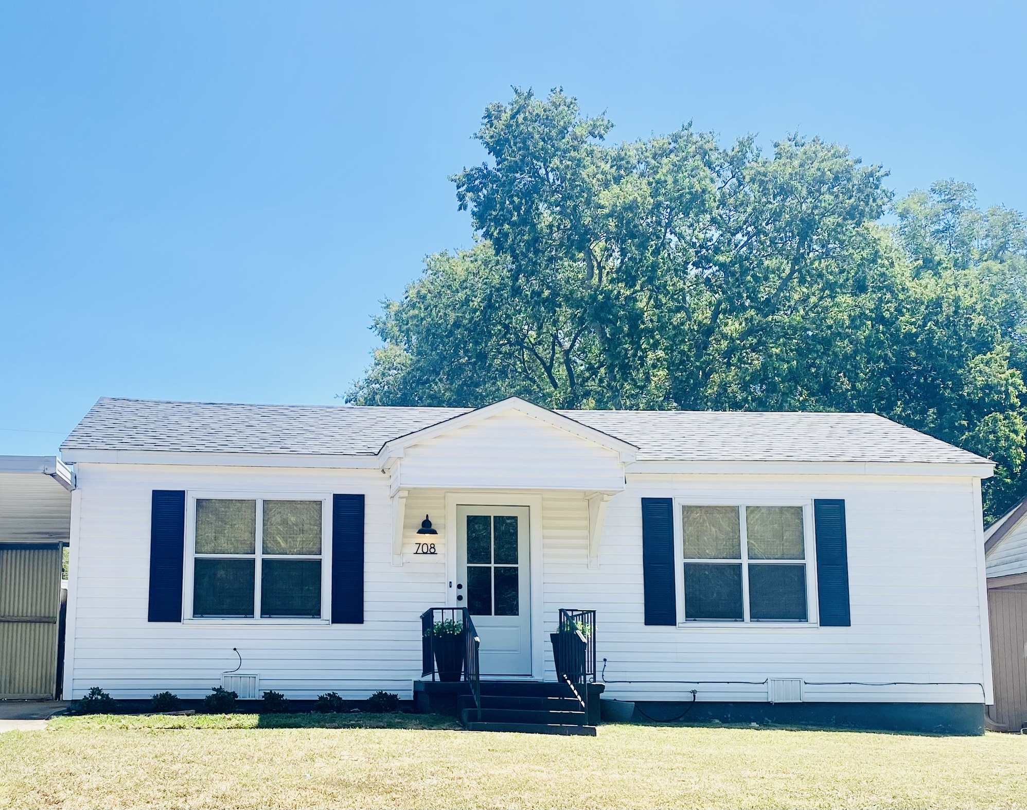 Stylish Bungalow, Close To Everything!