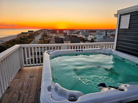 Rooftop Hot Tub Sunset Views