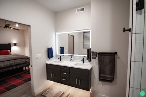 Crimson Place - Entire Home in Moab with a private pool