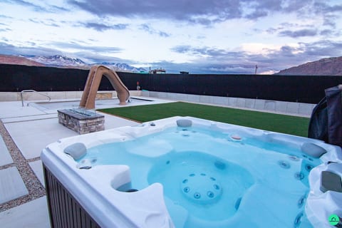 Crimson Place - Entire Home in Moab with a private pool