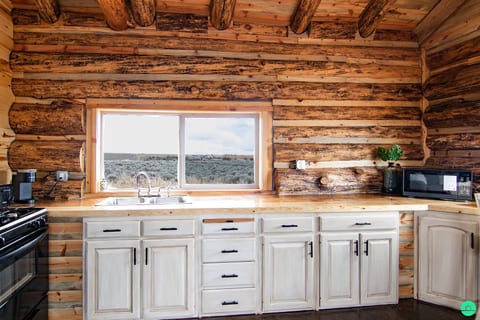 Scenic Mustang Cabin