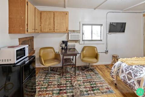 Kitchen sitting area