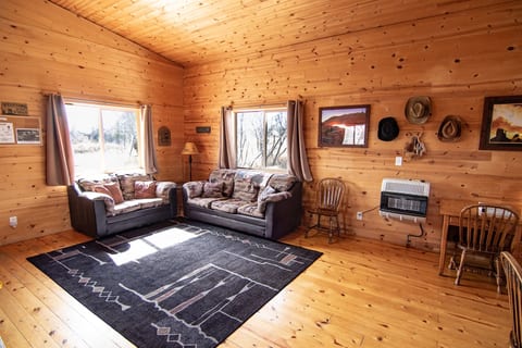 W-W: Ranch Mountain Cabin, Cute and Quaint