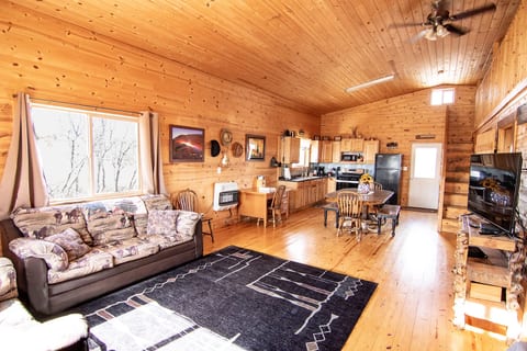 W-W: Ranch Mountain Cabin, Cute and Quaint