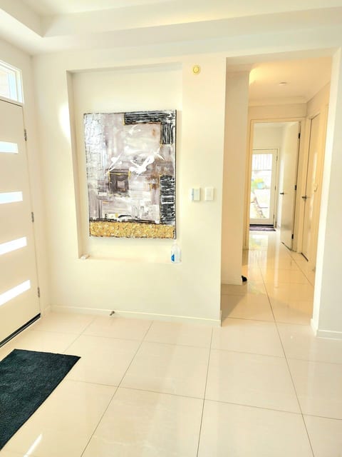 Entranceway (Not separated guest Entranceway)