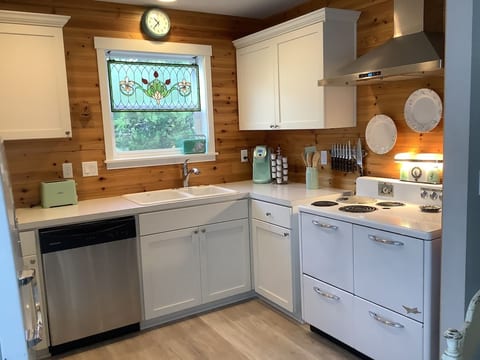 Full retro kitchen with 1949 GE range complete with deep well.