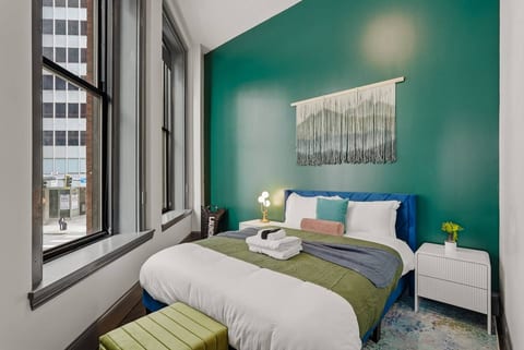 Modern 1BR Downtown Apt w/ Sofa Bed
