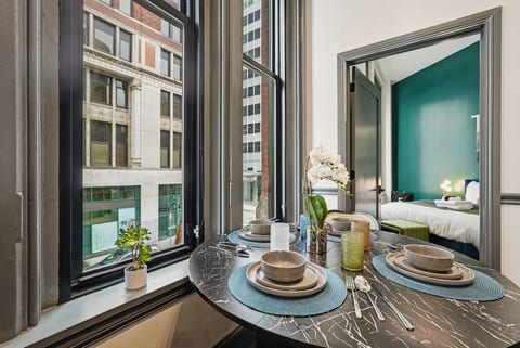 Modern 1BR Downtown Apt w/ Sofa Bed