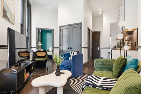 Modern 1BR Downtown Apt w/ Sofa Bed