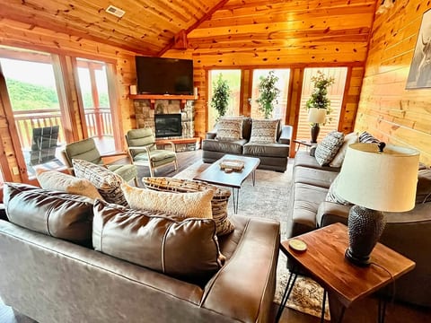 Private Chef*Heated Pool*Amazing Views*Sleeps 24 image 5