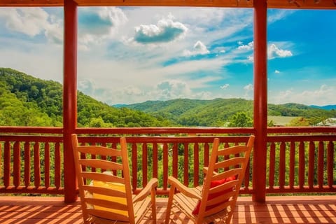 Luxury*Private Heated Pool*Amazing Views*Sleeps 24