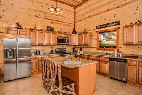 Luxury*Private Heated Pool*Amazing Views*Sleeps 24