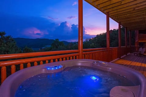 Luxury*Private Heated Pool*Amazing Views*Sleeps 24