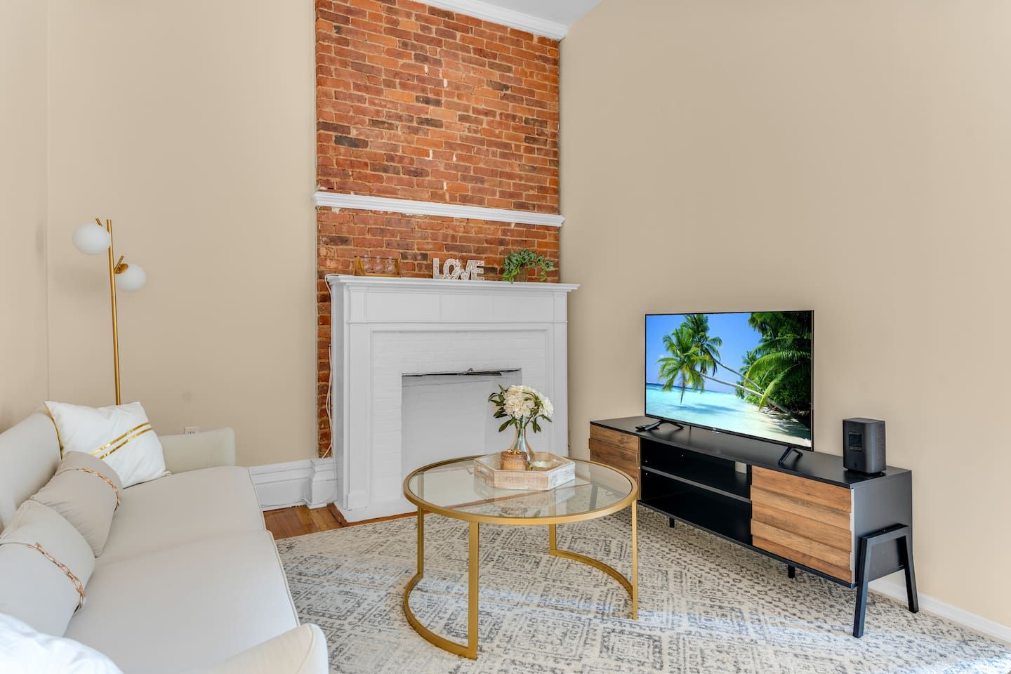 Bright Brooklyn Heights living room with modern decor and natural light — your stylish 2BR retreat steps from the subway and the Promenade.