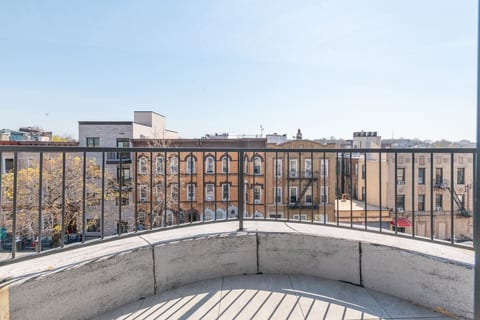 Step out to your private balcony and take in sweeping Brooklyn rooftop views under open sky.