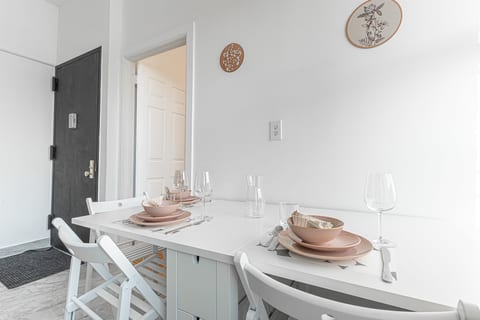 Bright dining area with seating for the whole group — gather for breakfast before hopping the 7 train into Manhattan.
