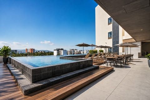 Infinity pool Valarte