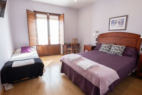 Hospedaje la Judería Segovia - Room for 3
