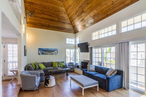 4B3b Oceanfront Step2 Mission Beach Views 5 Patios