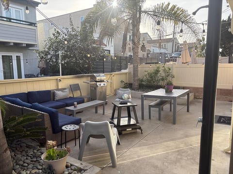 4B3b Oceanfront Step2 Mission Beach Views 5 Patios