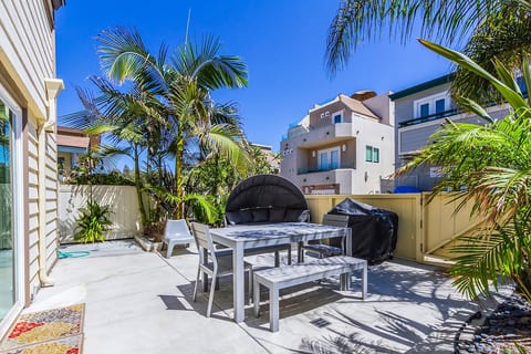 4B3b Oceanfront Step2 Mission Beach Views 5 Patios